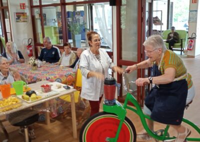 Association des pensionnaires et du personnel de la maison de retraite de Cazouls lès Béziers – Semaine Bleu – Vélo Smoothie
